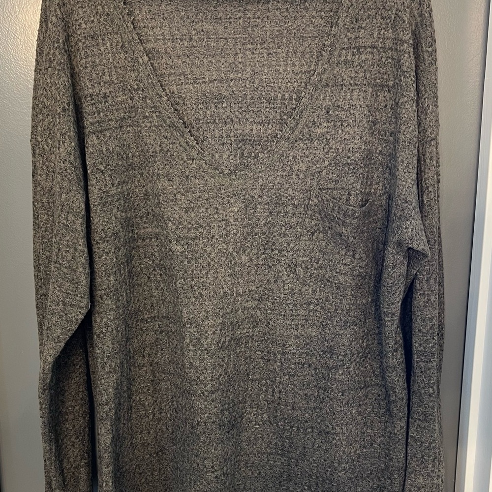 American Eagle Outfitters Women’s green waffle Knit Sweater size XL. V-neck